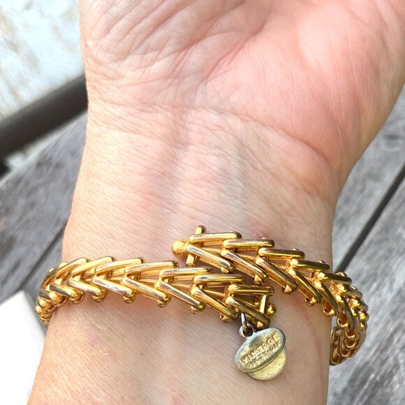 Alex and Ani – Vintage Sixty-Six Chain Link Wrap Bracelet in Russian Gold - Picture 4 of 4